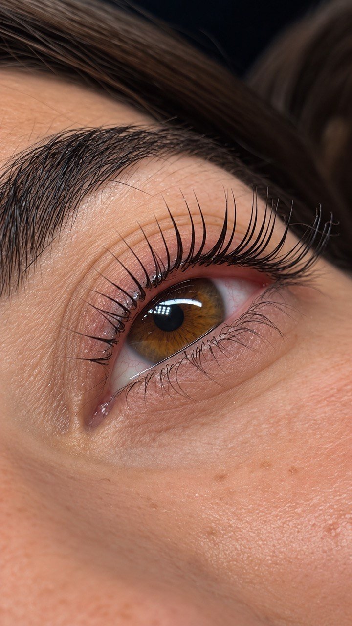 Detalle de cejas y pestañas realizado por Mima Pro Studio
